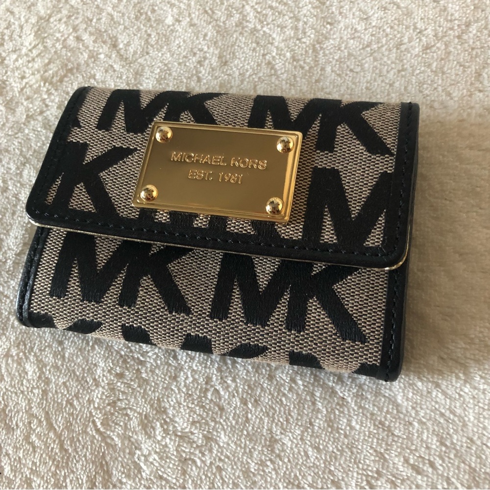 New Michael Kors canvas monogram tan & black small wallet card holder